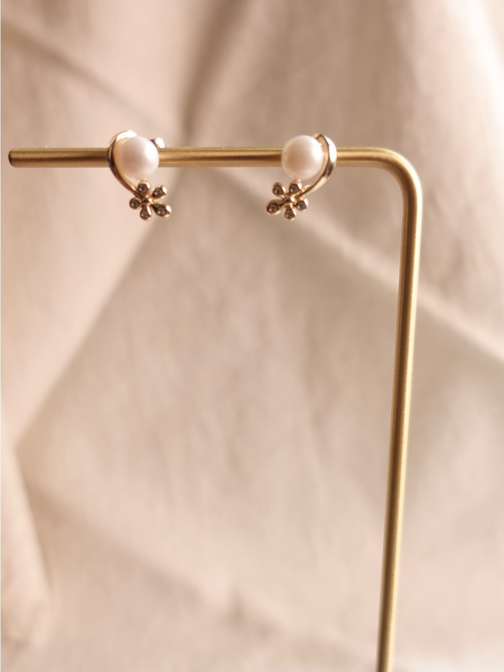 NEW! Pearl Accent Gold Plated Earring - Picture 6 of 6